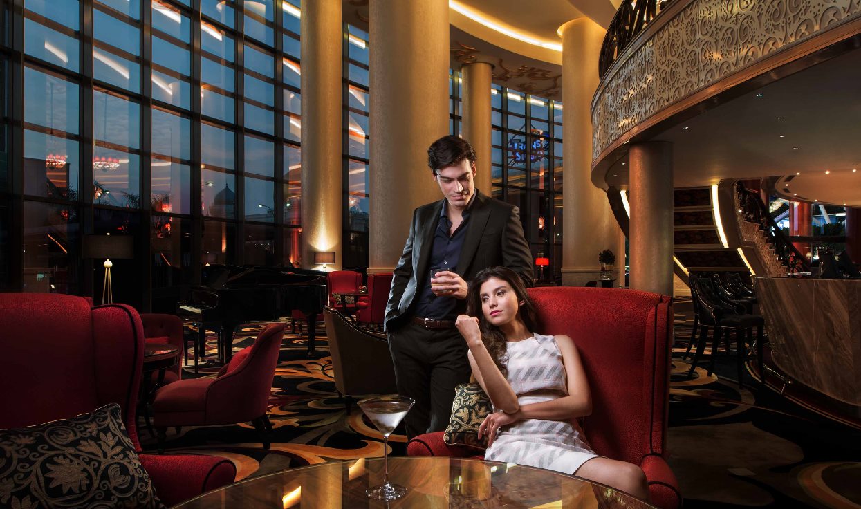 Lounge Bar, Lounge Bar